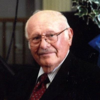 Dr. Marcus Andrew  Hoelscher's Image