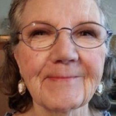 Sarah  Hutcheson's Image