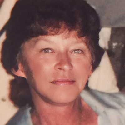 Paula  Holtslander's Image
