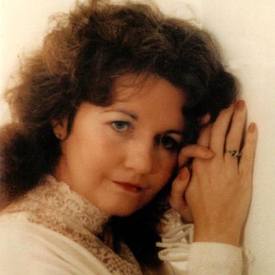 Linda  Watson's Image