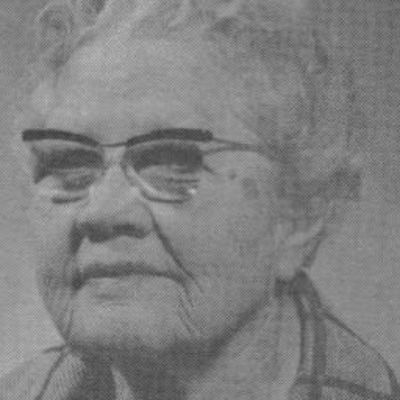Laura  McElroy