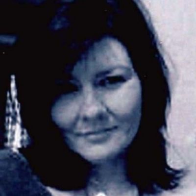 Dee  Wood