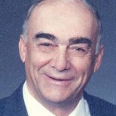 Warren  Nienas