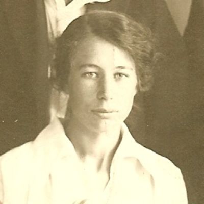 Dora  Lee