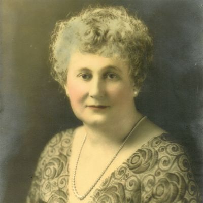 Lola  Scott