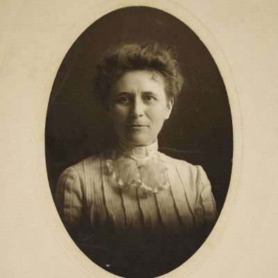 Minnie  Alger