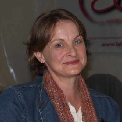 Carolyn  Coates