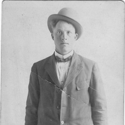 Lewellyn  Bates