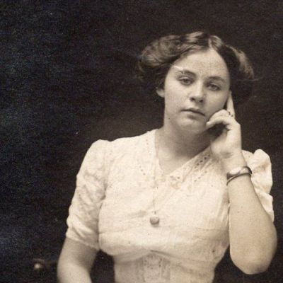 Laura  Dobbins