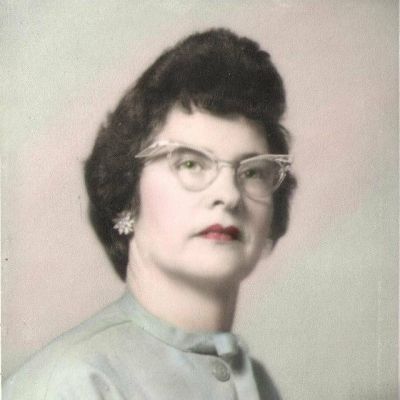 Violet  Dewalt
